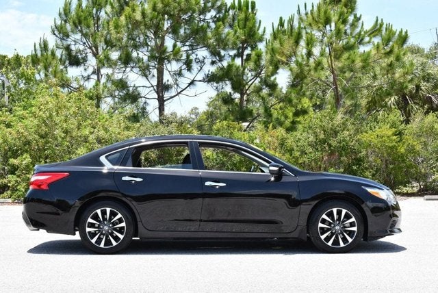 2016 Nissan Altima 4 Door Sedan I4 2.5 SL W/Moonroof Package & 11K Miles