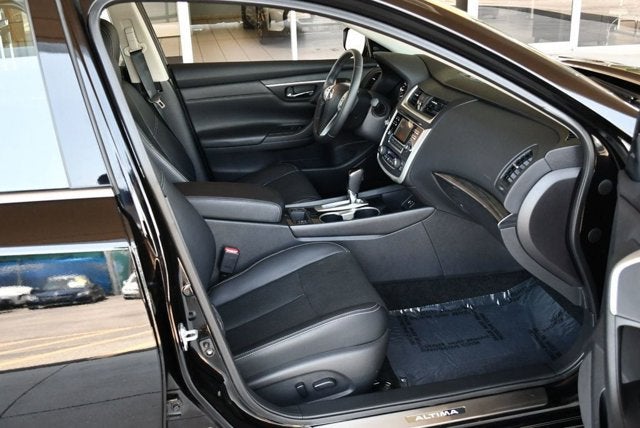 2016 Nissan Altima 4 Door Sedan I4 2.5 SL W/Moonroof Package & 11K Miles
