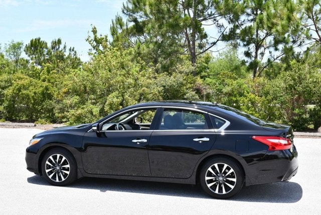 2016 Nissan Altima 4 Door Sedan I4 2.5 SL W/Moonroof Package & 11K Miles