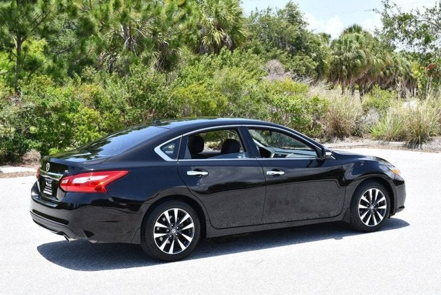 2016 Nissan Altima 4 Door Sedan I4 2.5 SL W/Moonroof Package & 11K Miles