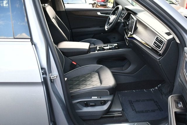 2025 Volkswagen Atlas 2.0T SEL Premium R-Line 4MOTION W/Navigation