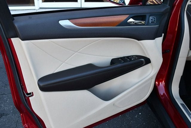 2017 Lincoln MKC Select FWD SUV W/Select Plus Package