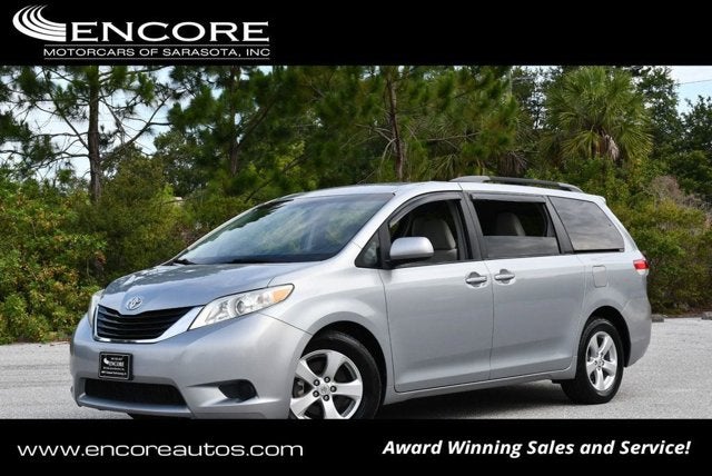2014 Toyota Sienna 5 Door 8-Passenger Van V6 LE FWD
