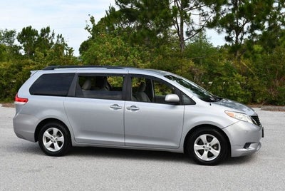 2014 Toyota Sienna 5 Door 8-Passenger Van V6 LE FWD