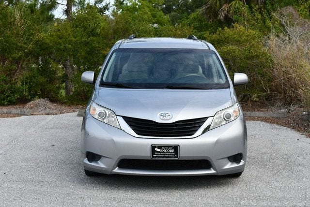 2014 Toyota Sienna 5 Door 8-Passenger Van V6 LE FWD