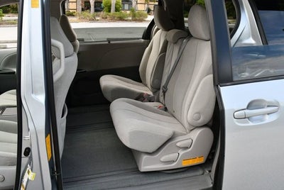 2014 Toyota Sienna 5 Door 8-Passenger Van V6 LE FWD