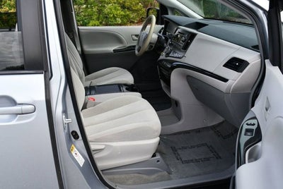 2014 Toyota Sienna 5 Door 8-Passenger Van V6 LE FWD