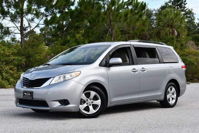 2014 Toyota Sienna 5 Door 8-Passenger Van V6 LE FWD