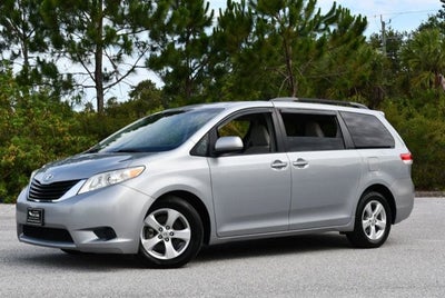 2014 Toyota Sienna 5 Door 8-Passenger Van V6 LE FWD