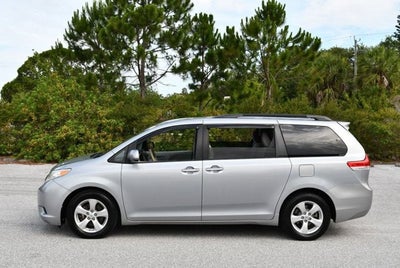 2014 Toyota Sienna 5 Door 8-Passenger Van V6 LE FWD