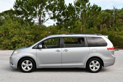 2014 Toyota Sienna 5 Door 8-Passenger Van V6 LE FWD