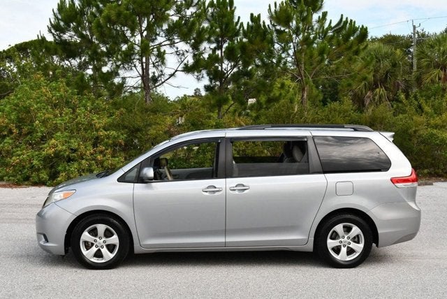 2014 Toyota Sienna 5 Door 8-Passenger Van V6 LE FWD