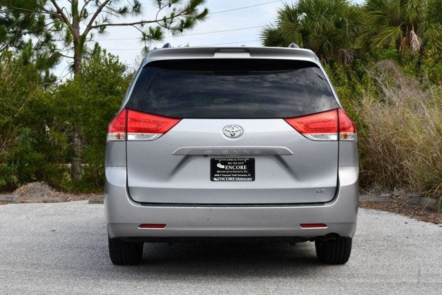 2014 Toyota Sienna 5 Door 8-Passenger Van V6 LE FWD
