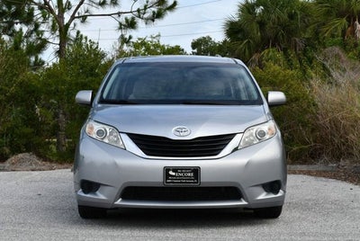 2014 Toyota Sienna 5 Door 8-Passenger Van V6 LE FWD