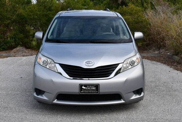 2014 Toyota Sienna 5 Door 8-Passenger Van V6 LE FWD
