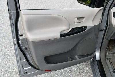 2014 Toyota Sienna 5 Door 8-Passenger Van V6 LE FWD