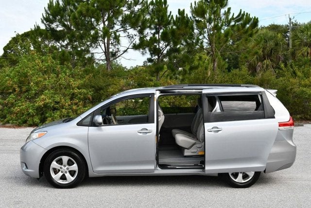 2014 Toyota Sienna 5 Door 8-Passenger Van V6 LE FWD
