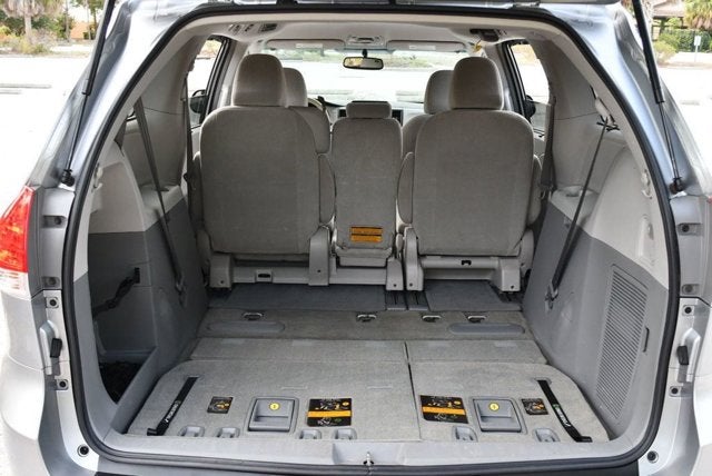 2014 Toyota Sienna 5 Door 8-Passenger Van V6 LE FWD