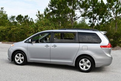 2014 Toyota Sienna 5 Door 8-Passenger Van V6 LE FWD