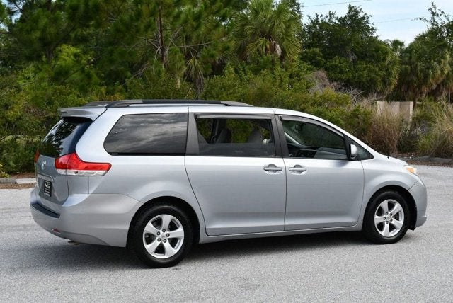 2014 Toyota Sienna 5 Door 8-Passenger Van V6 LE FWD