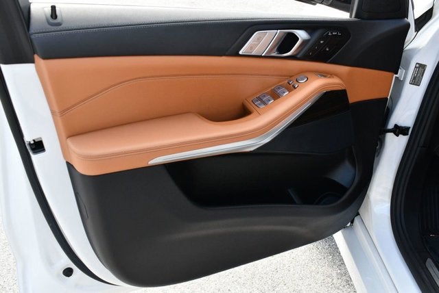 2021 BMW X7 xDrive40i Sports Activity Vehicle W/Premium Package 2