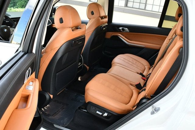 2021 BMW X7 xDrive40i Sports Activity Vehicle W/Premium Package 2