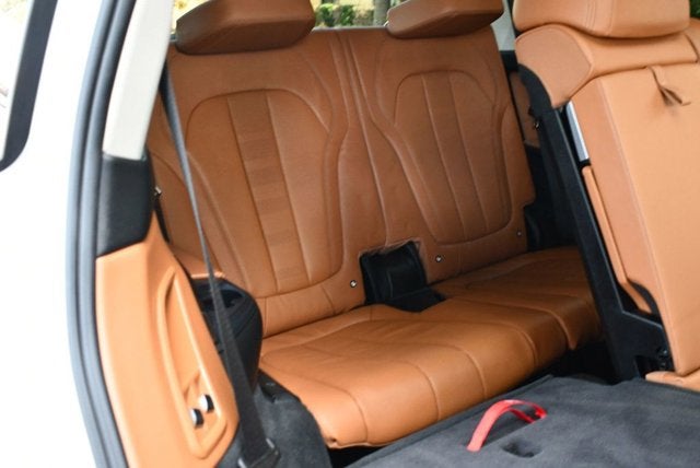 2021 BMW X7 xDrive40i Sports Activity Vehicle W/Premium Package 2