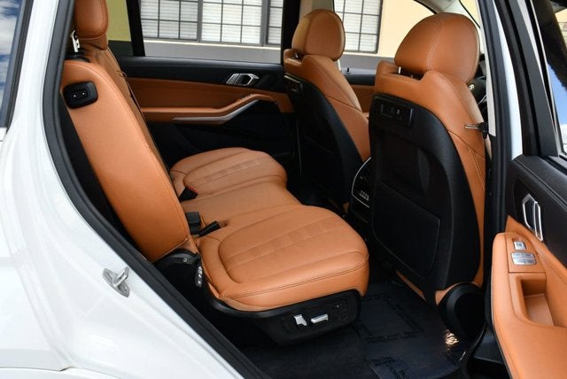 2021 BMW X7 xDrive40i Sports Activity Vehicle W/Premium Package 2