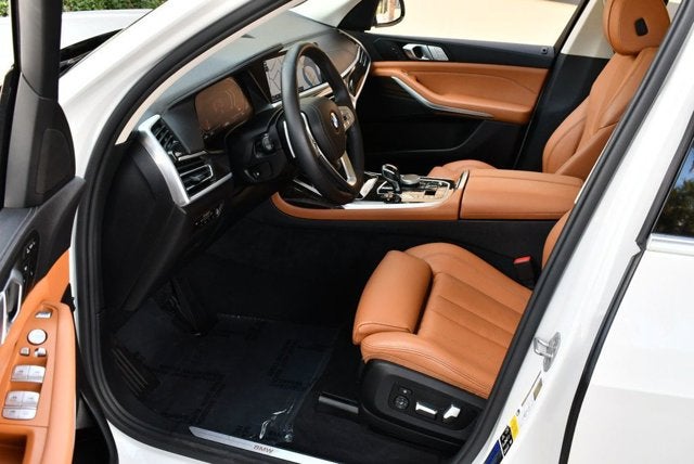 2021 BMW X7 xDrive40i Sports Activity Vehicle W/Premium Package 2