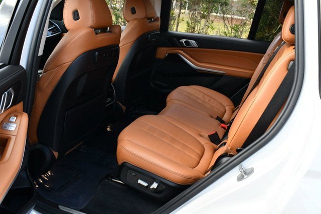 2021 BMW X7 xDrive40i Sports Activity Vehicle W/Premium Package 2