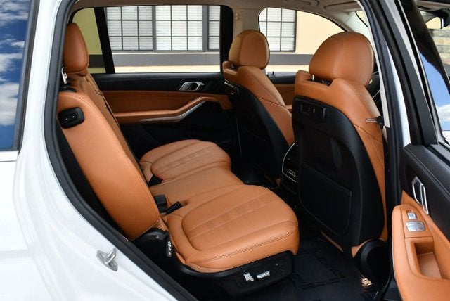 2021 BMW X7 xDrive40i Sports Activity Vehicle W/Premium Package 2