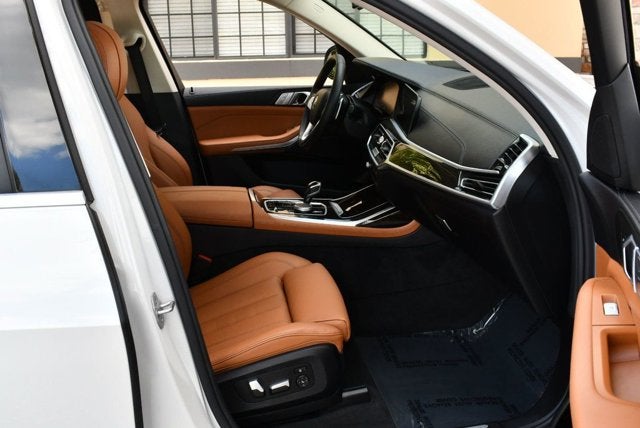 2021 BMW X7 xDrive40i Sports Activity Vehicle W/Premium Package 2