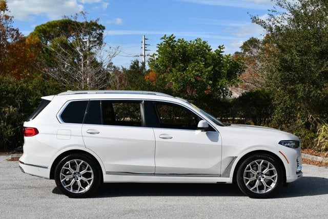 2021 BMW X7 xDrive40i Sports Activity Vehicle W/Premium Package 2