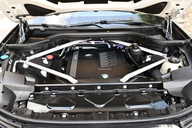 2021 BMW X7 xDrive40i Sports Activity Vehicle W/Premium Package 2