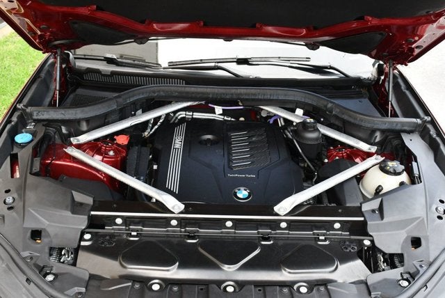 2022 BMW X6 xDrive40i Sports Activity W/M Sport and Executive Packages