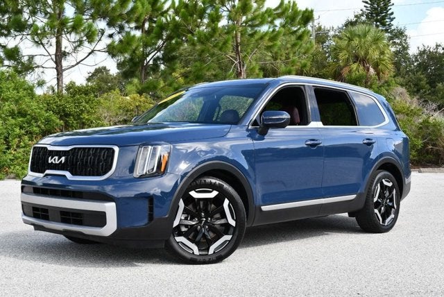 2023 Kia Telluride EX FWD SUV W/Navigation & Ventilated Front Seats