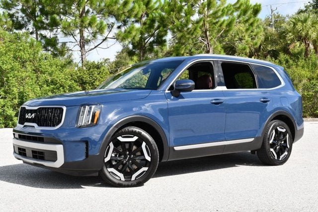 2023 Kia Telluride EX FWD SUV W/Navigation & Ventilated Front Seats