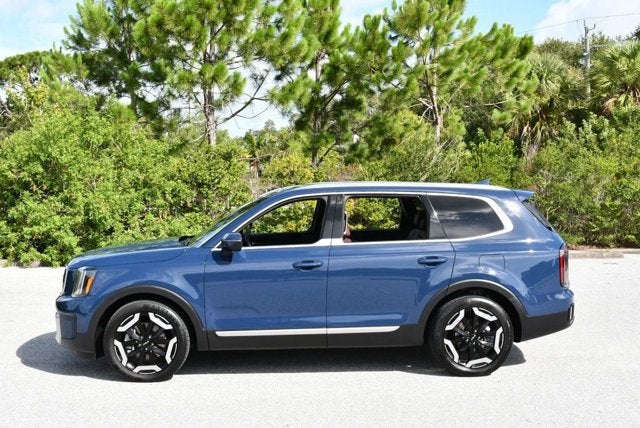 2023 Kia Telluride EX FWD SUV W/Navigation & Ventilated Front Seats