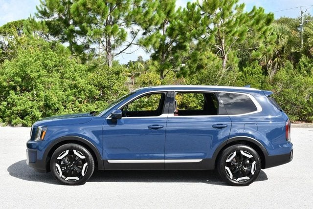 2023 Kia Telluride EX FWD SUV W/Navigation & Ventilated Front Seats