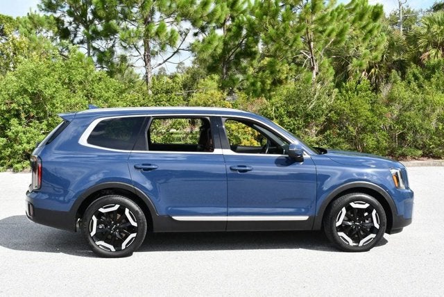 2023 Kia Telluride EX FWD SUV W/Navigation & Ventilated Front Seats