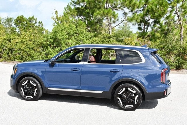 2023 Kia Telluride EX FWD SUV W/Navigation & Ventilated Front Seats