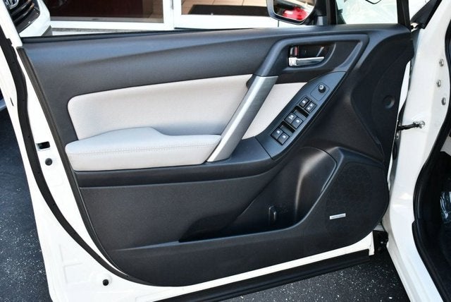 2016 Subaru Forester 2.5I Limited CVT AWD SUV W/Eyesight Warning System