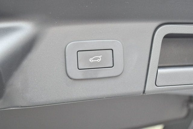 2025 Land Rover Range Rover Velar P250 Dynamic SE AWD SUV W/Meridian Sound System