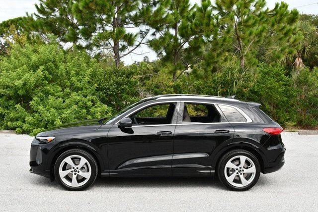 2025 Audi Q5 Prestige 2.0 TFSI quattro W/20" Wheel Package