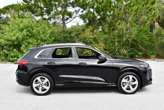 2025 Audi Q5 Prestige 2.0 TFSI quattro W/20" Wheel Package