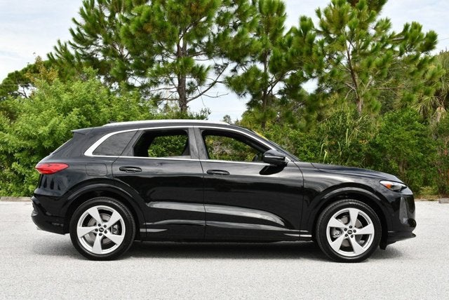2025 Audi Q5 Prestige 2.0 TFSI quattro W/20" Wheel Package