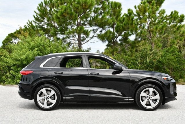 2025 Audi Q5 Prestige 2.0 TFSI quattro W/20" Wheel Package