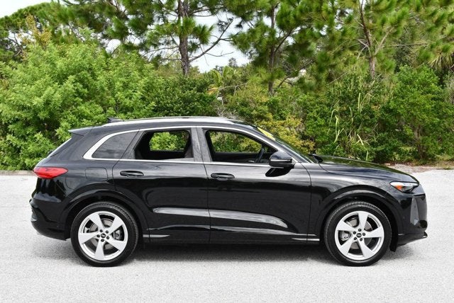 2025 Audi Q5 Prestige 2.0 TFSI quattro W/20" Wheel Package