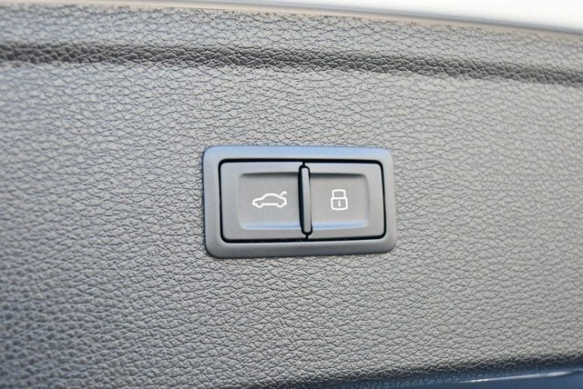 2021 Audi Q5 Premium Plus 55 TFSI e quattro W/Navigation & Warm Weather Pkg