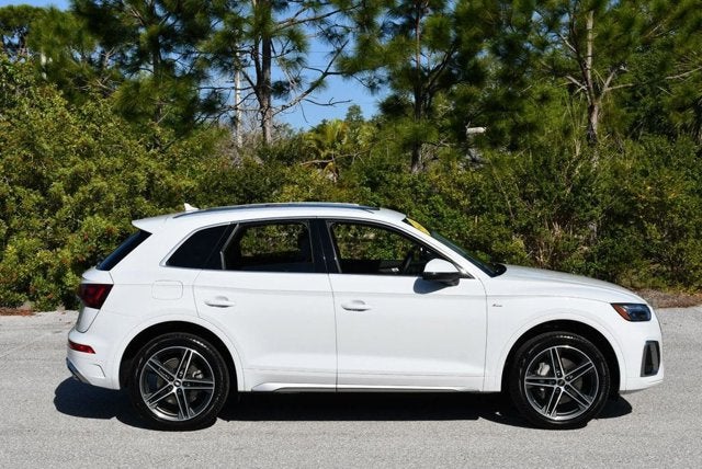 2021 Audi Q5 Premium Plus 55 TFSI e quattro W/Navigation & Warm Weather Pkg